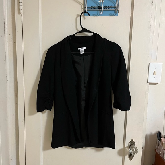 Bar III Knit-Crepe Ruched-Sleeve
Blazer - Picture 1 of 7